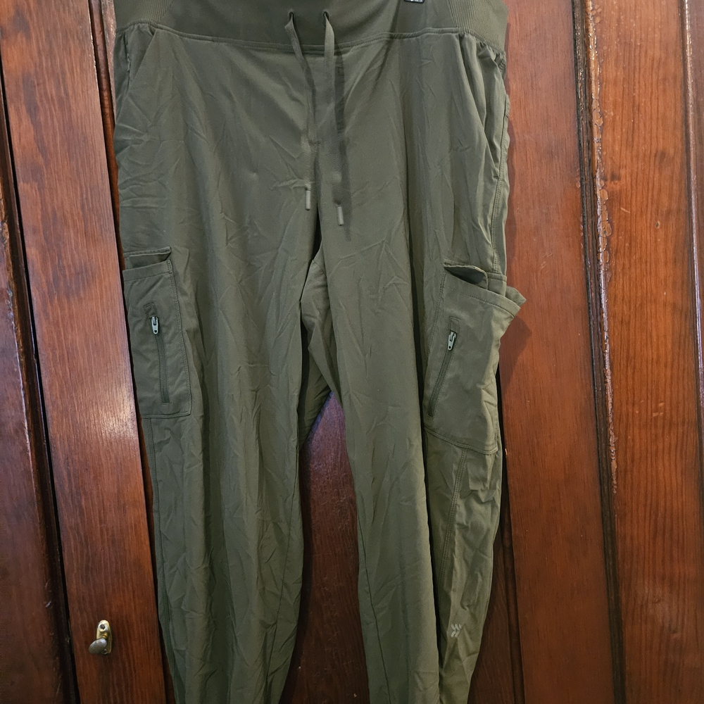 All in Motion Green Cargo Pants